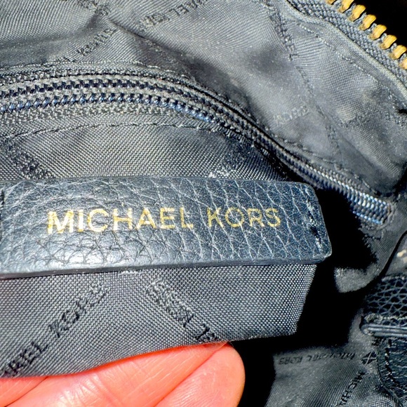 MICHAEL KORS Julia Women MK MD Messenger Bag Purse Black Leather Gold 38H8XJQM2L - Picture 5 of 8